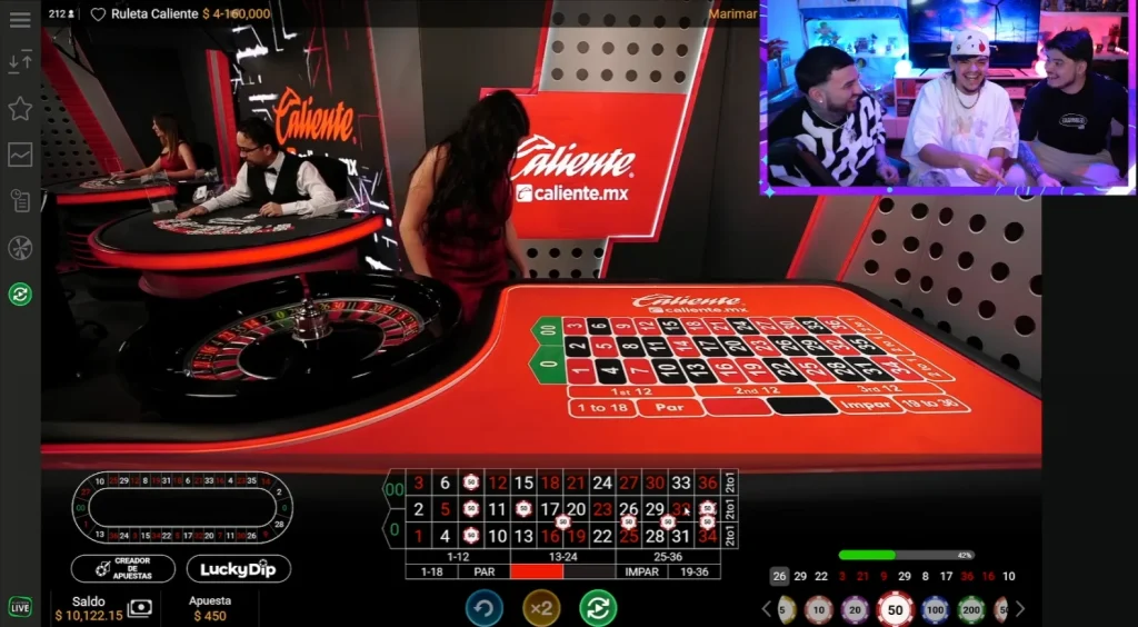 Mesa de casino con fichas y cartas en un ambiente moderno